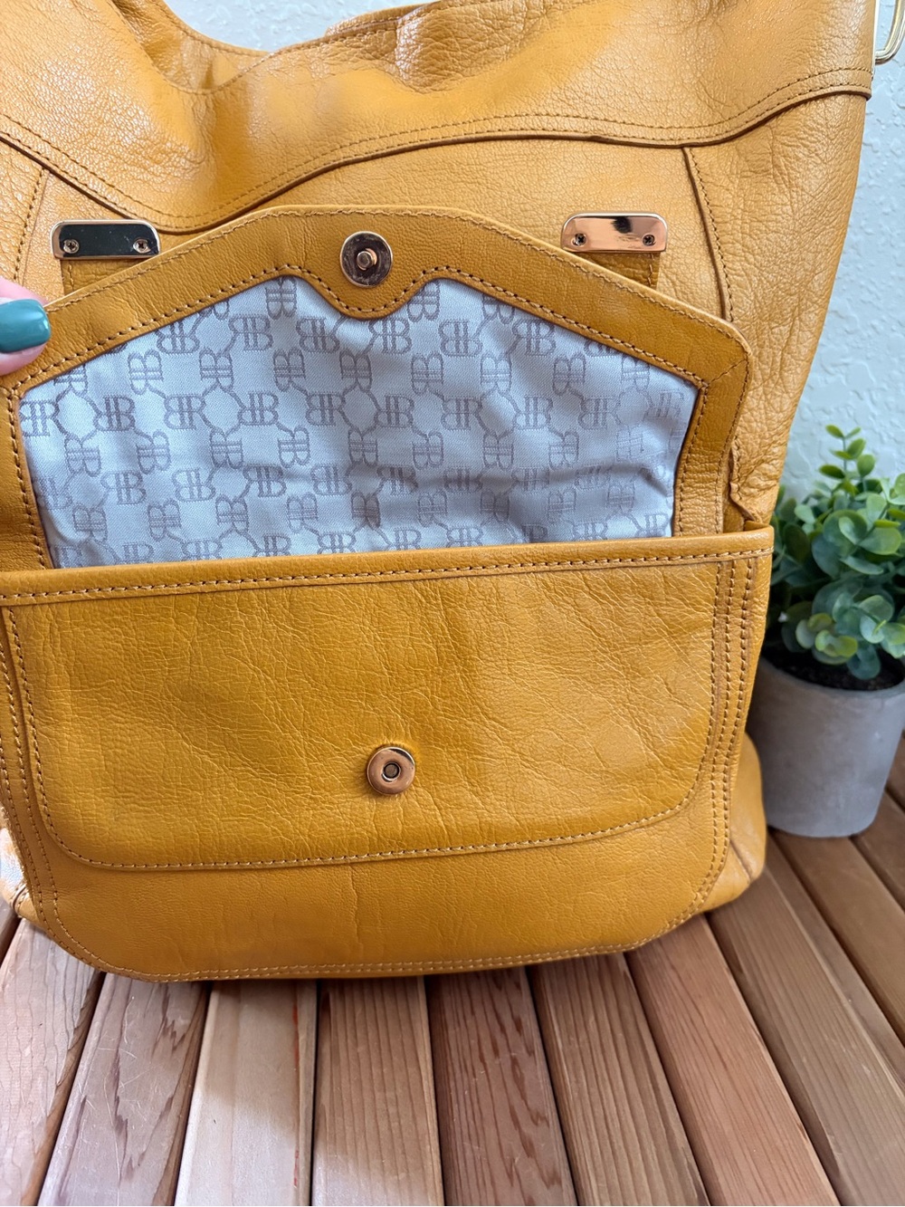 Banana Republic Yellow Pebbled Leather Hobo Shoulder Bag EUC - Picture 2 of 15